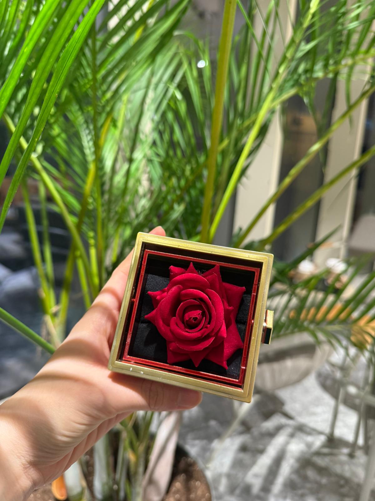 Güllü Kutuda Bileklik Yüzük Seti