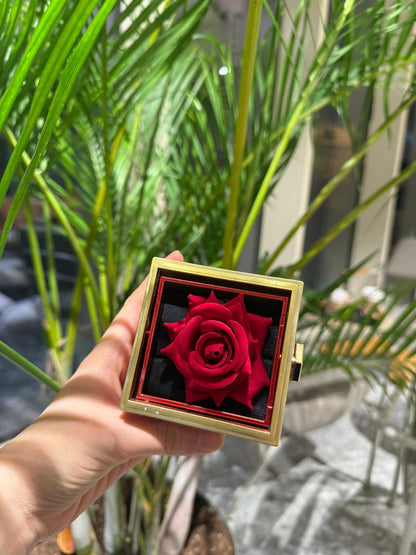 Güllü Kutuda Bileklik