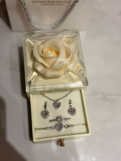 Çekmeceli Güllü Kutuda 4 lü Set