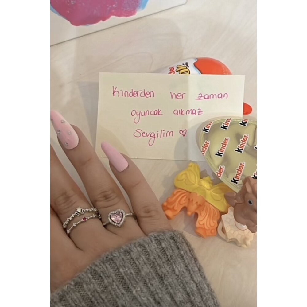 KİNDER JOY SÜRPRİZ YUMURTA