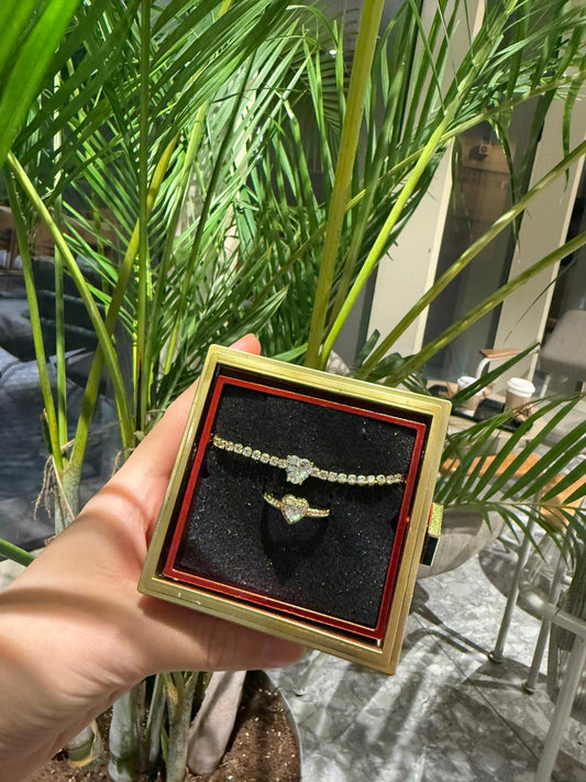 Güllü Kutuda Bileklik Yüzük Seti