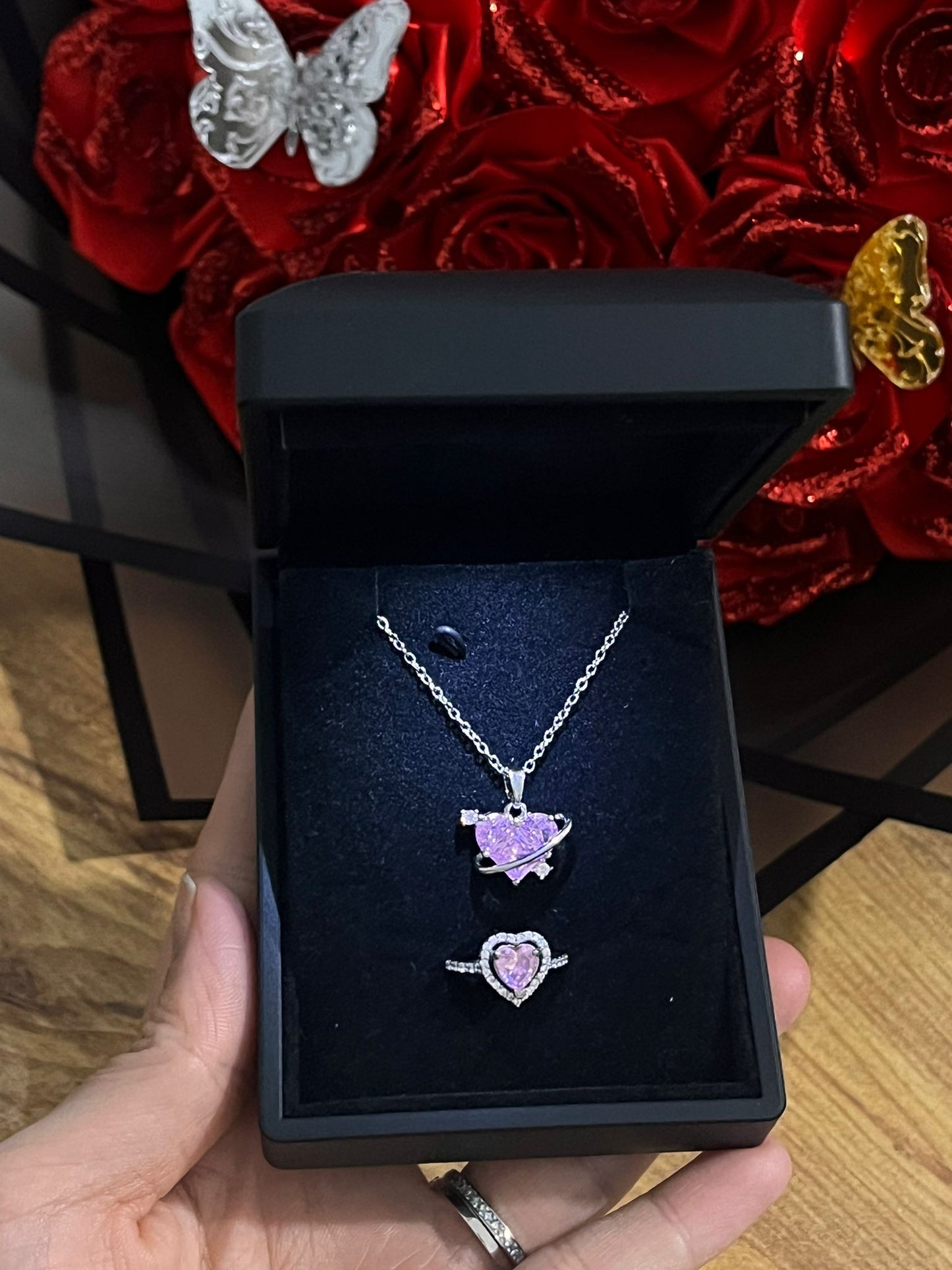 Işıklı kutuda gümüş kaplama kalp kolye