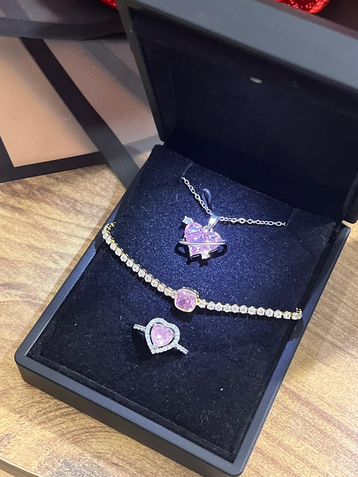 Işıklı kutuda altın kaplama kalp kolye+bileklik + ciddi ilişki yüzüğü