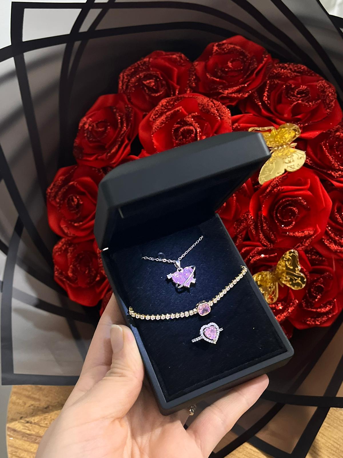 Işıklı kutuda altın kaplama kalp kolye+bileklik + ciddi ilişki yüzüğü