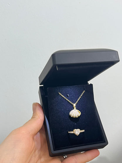 Işıklı kutuda altın kaplama inci kolye + ciddi ilişki yüzüğü