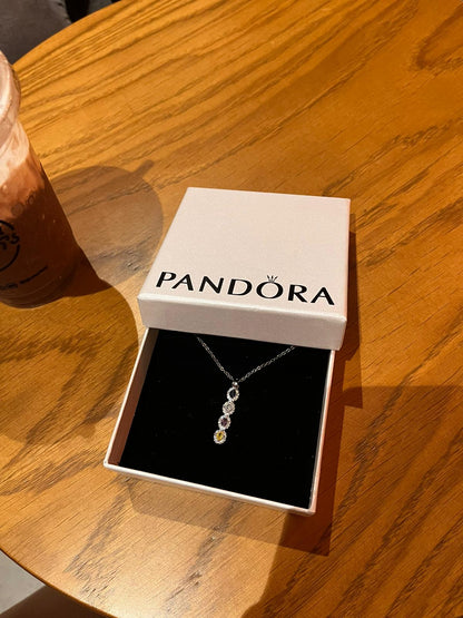 Pandora Kutusu ve Çantasında Y tasarım kolye