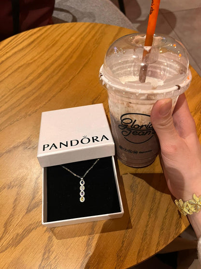 Pandora Kutusu ve Çantasında Y tasarım kolye