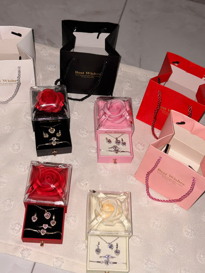 Çekmeceli Güllü Kutuda 4 lü Set