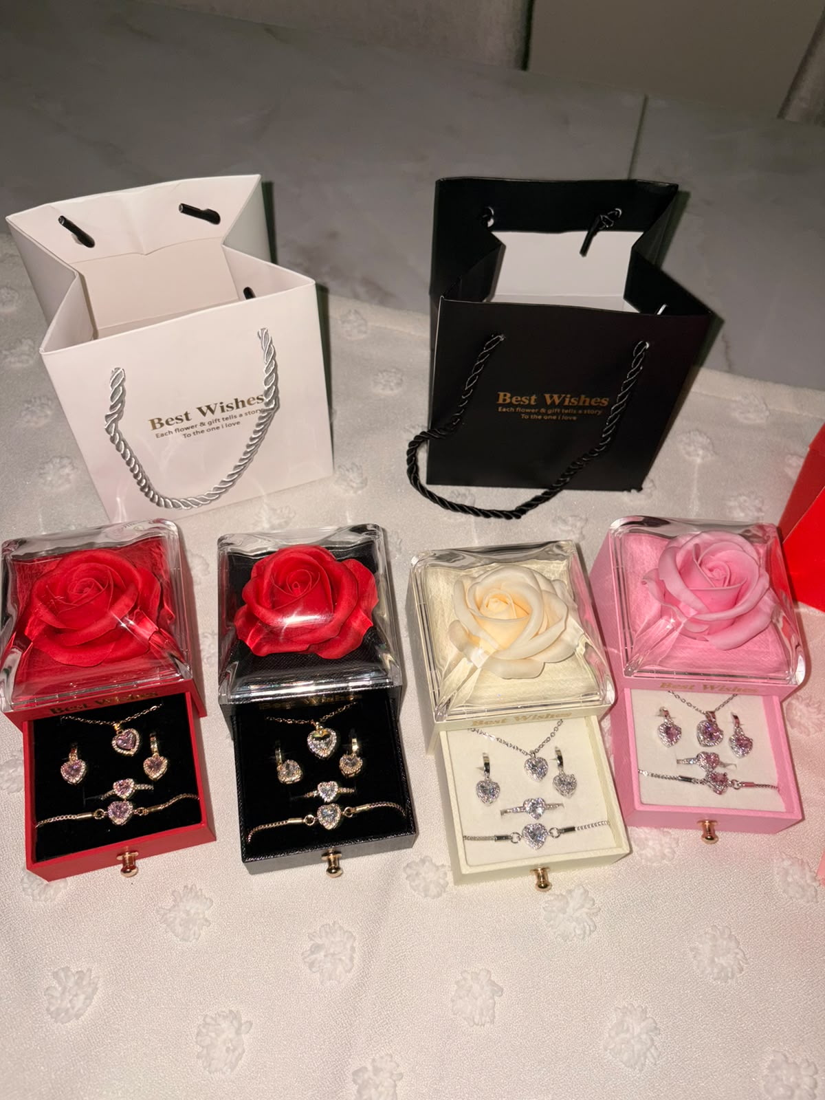 Çekmeceli Güllü Kutuda 4 lü Set