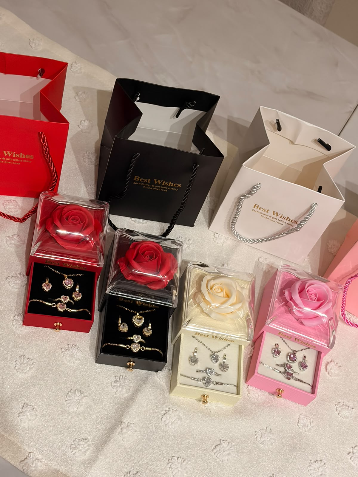 Çekmeceli Güllü Kutuda 4 lü Set
