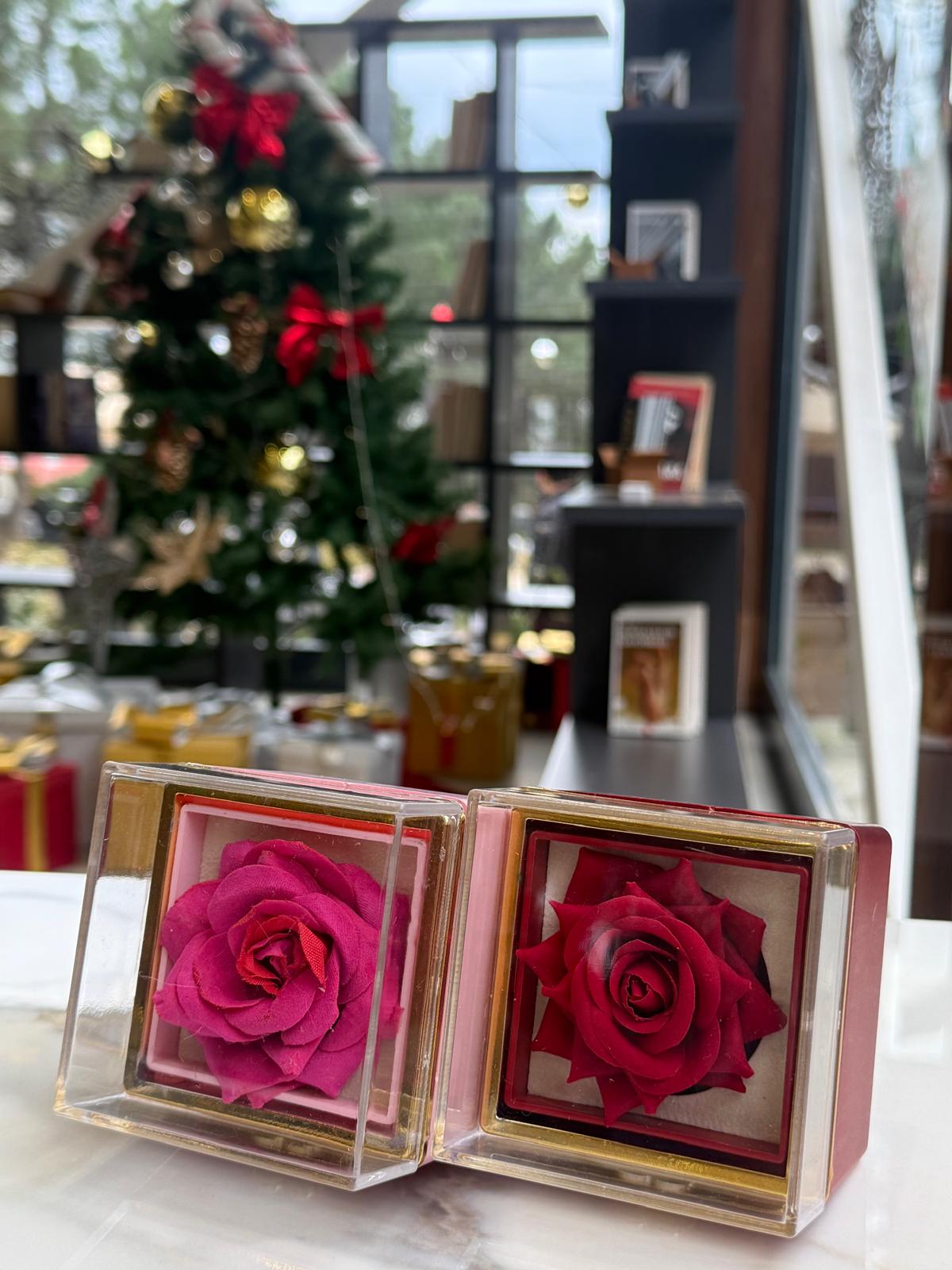 GÜL DETAYLI KUTUDA CİDDİ İLİŞKİ YÜZÜĞÜ