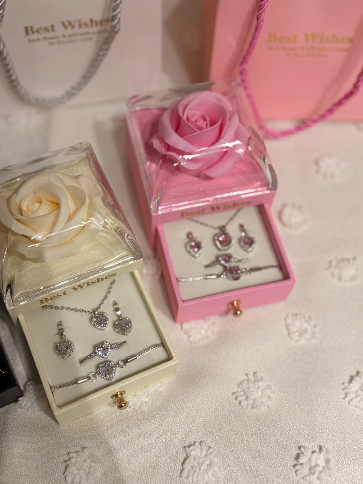 Çekmeceli Güllü Kutuda 4 lü Set