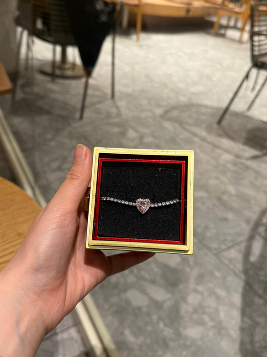 Güllü Kutuda Bileklik